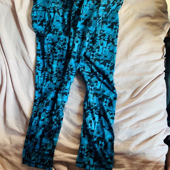 Blue Aztec pattern leggings - Picture 2 of 3